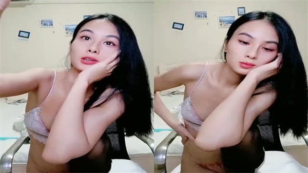 贫乳黑丝苗条痴女双洞齐开 左右开弓吞双棒3P狂欢